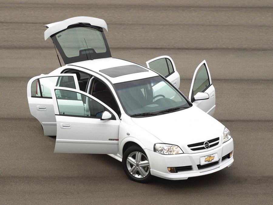 Chevrolet Astra GSi 16V 5-Door 2003 года  (фото 3 из 9)